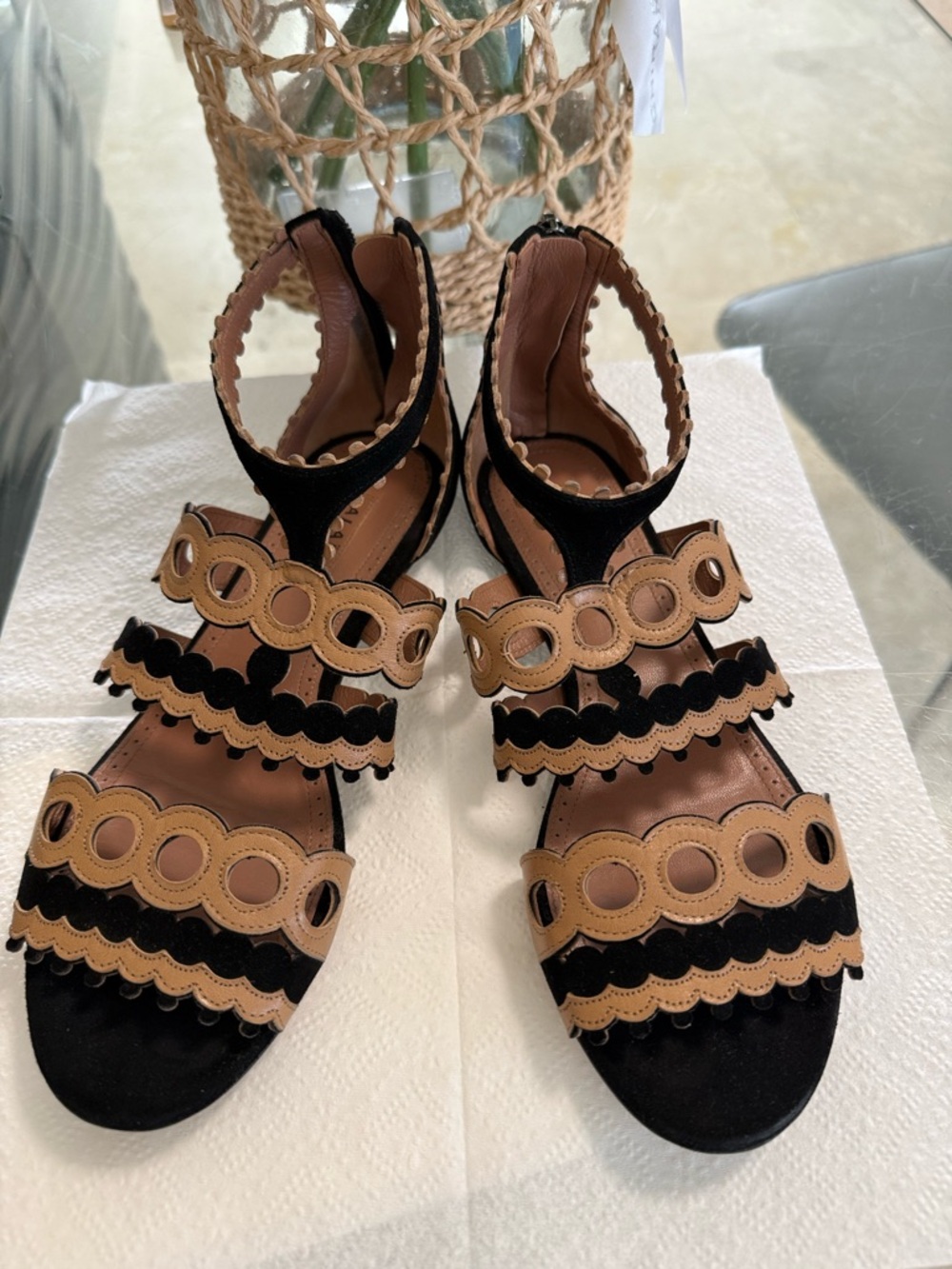Alaïa Black and Tan Scalloped Leather Strap Sandals
